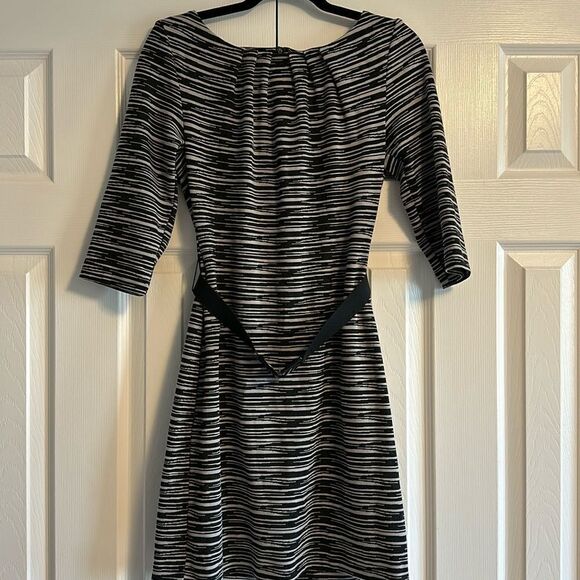 TRINA TURK Women’s Black & White Belted Zebra Stripe 3/4 Sleeve Dress Size 6 - Picture 1 of 8